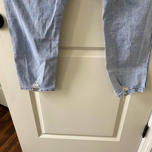 Gap Lightwash Cigarette Denim Blue Jeans Distressed Size 14/32R - Picture 4 of 5